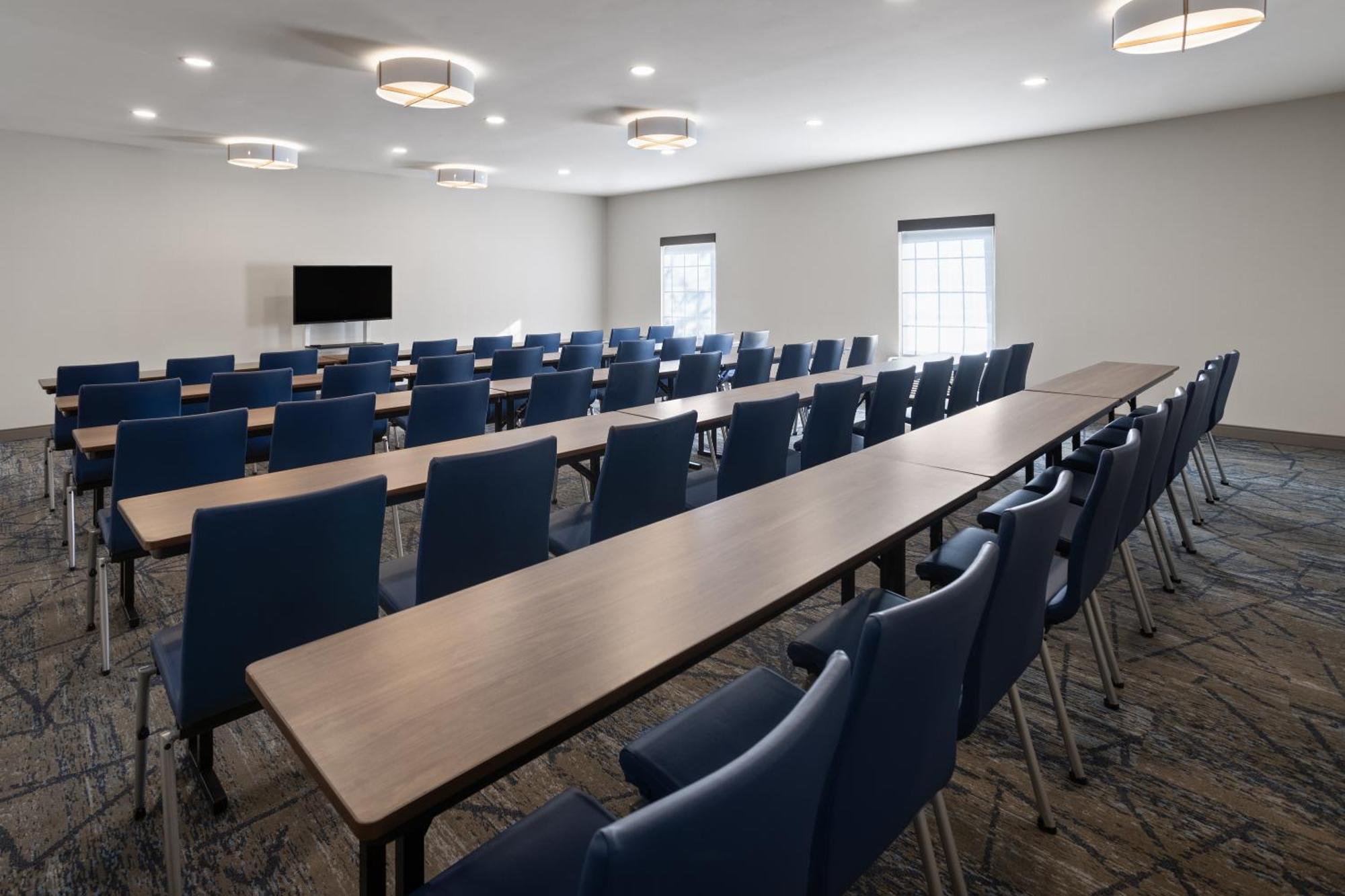 Holiday Inn Express Hotel & Suites Brattleboro By Ihg Exterior foto