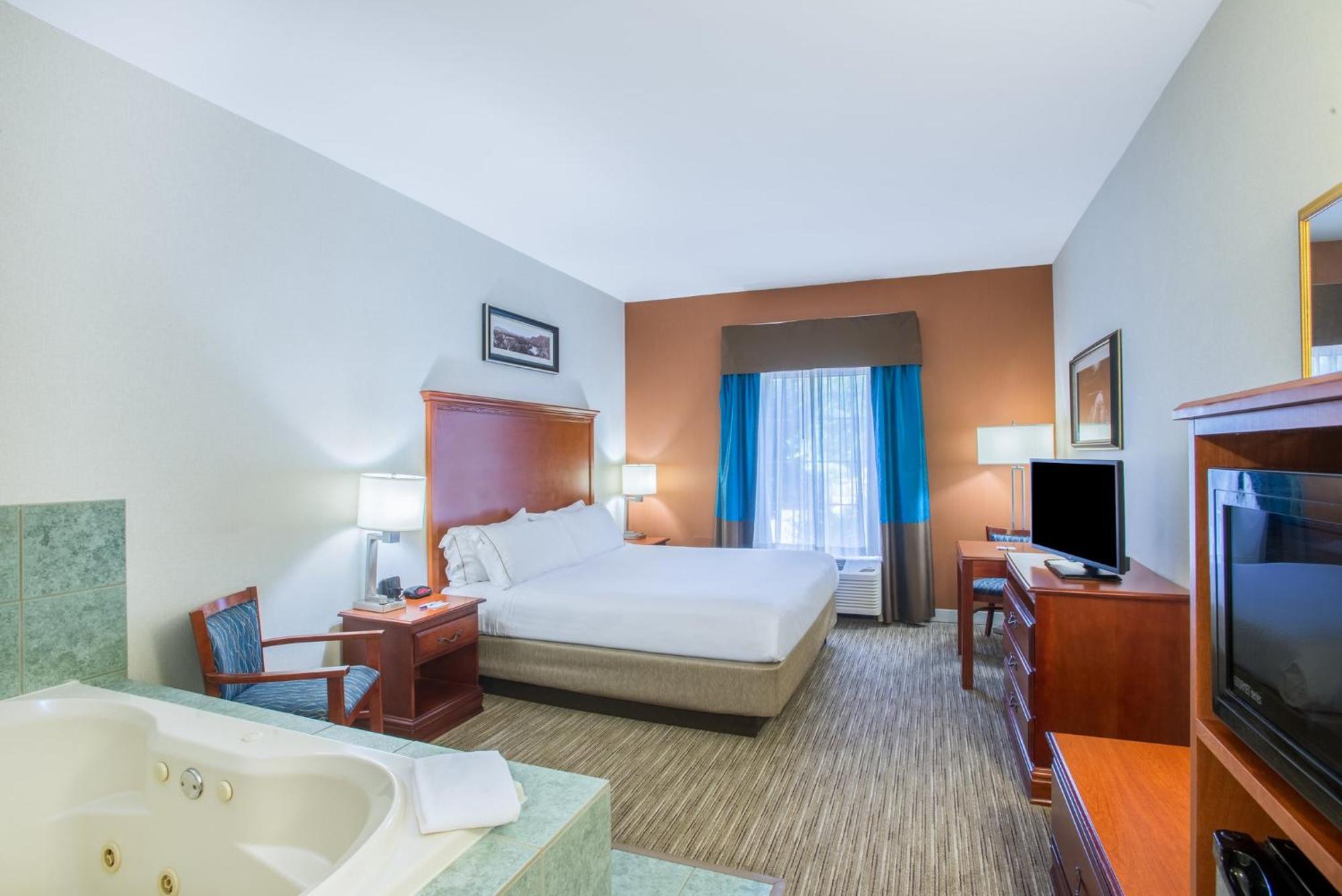 Holiday Inn Express Hotel & Suites Brattleboro By Ihg Exterior foto