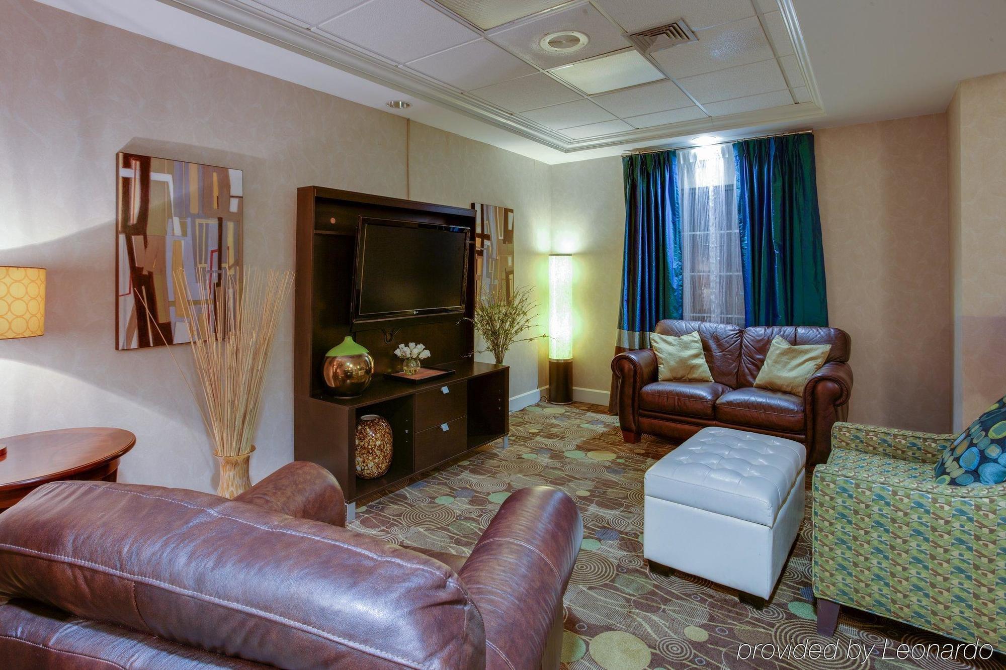 Holiday Inn Express Hotel & Suites Brattleboro, An Ihg Hotel Exterior foto
